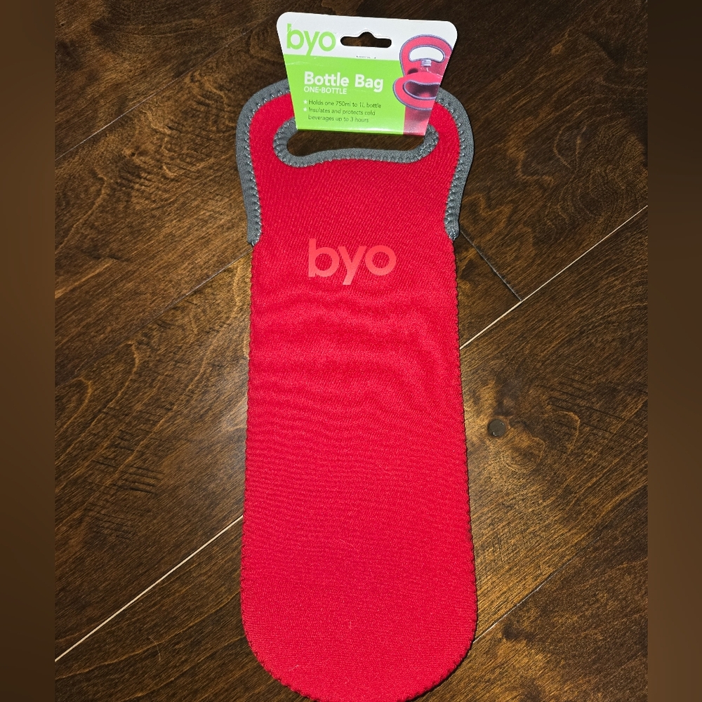 NWT BYO Red Bottle Bag